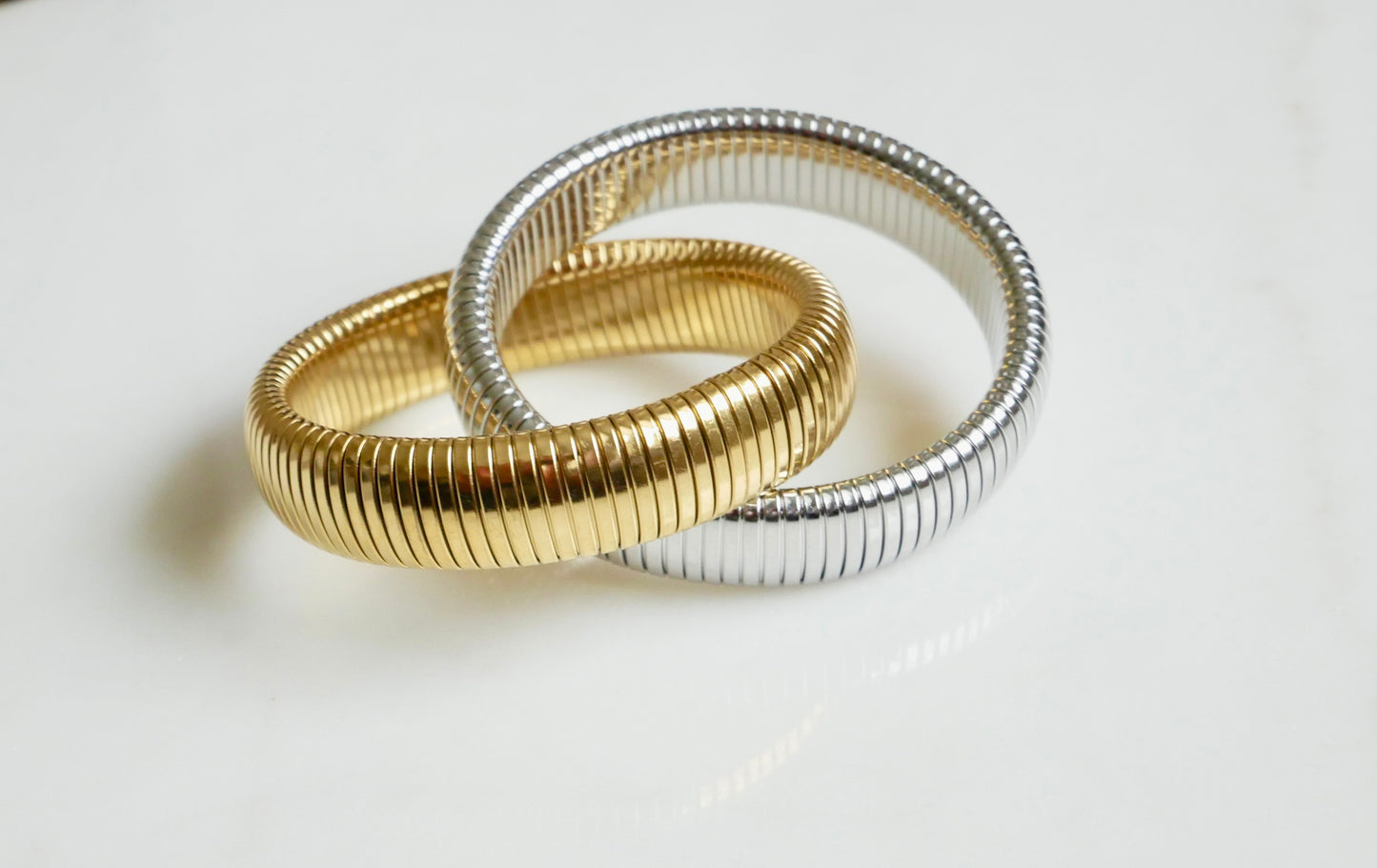 The Twist Bella Bracelet